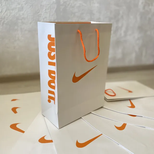 Пакет Nike білий паперовий пакет з ручками логотип Nike пакет для одягу взуття Найк